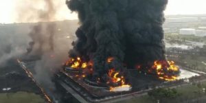 Indonesia – Massive Blaze At Pertamina Balongan Refinery – VIDEO